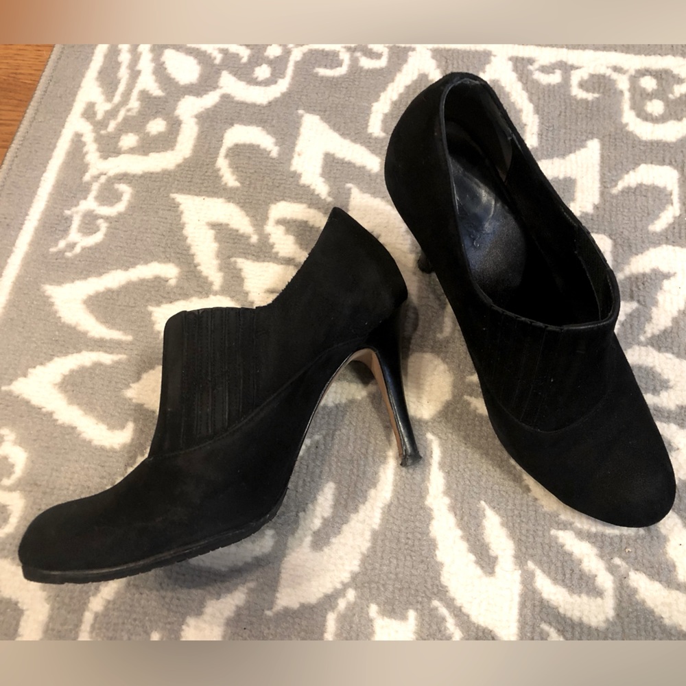 Cole Haan Air Talia Gore Black Ankle Boot. Size 7.5M. Heel 3.5”.